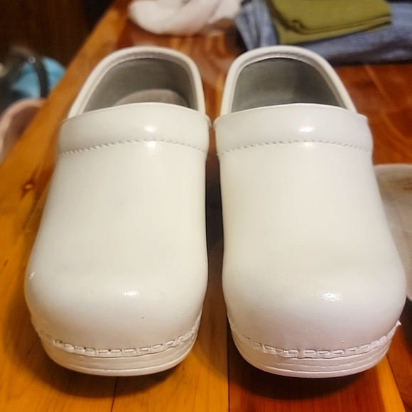 Dansko Professional White (Nurse) Shoes - Picture 2 of 6